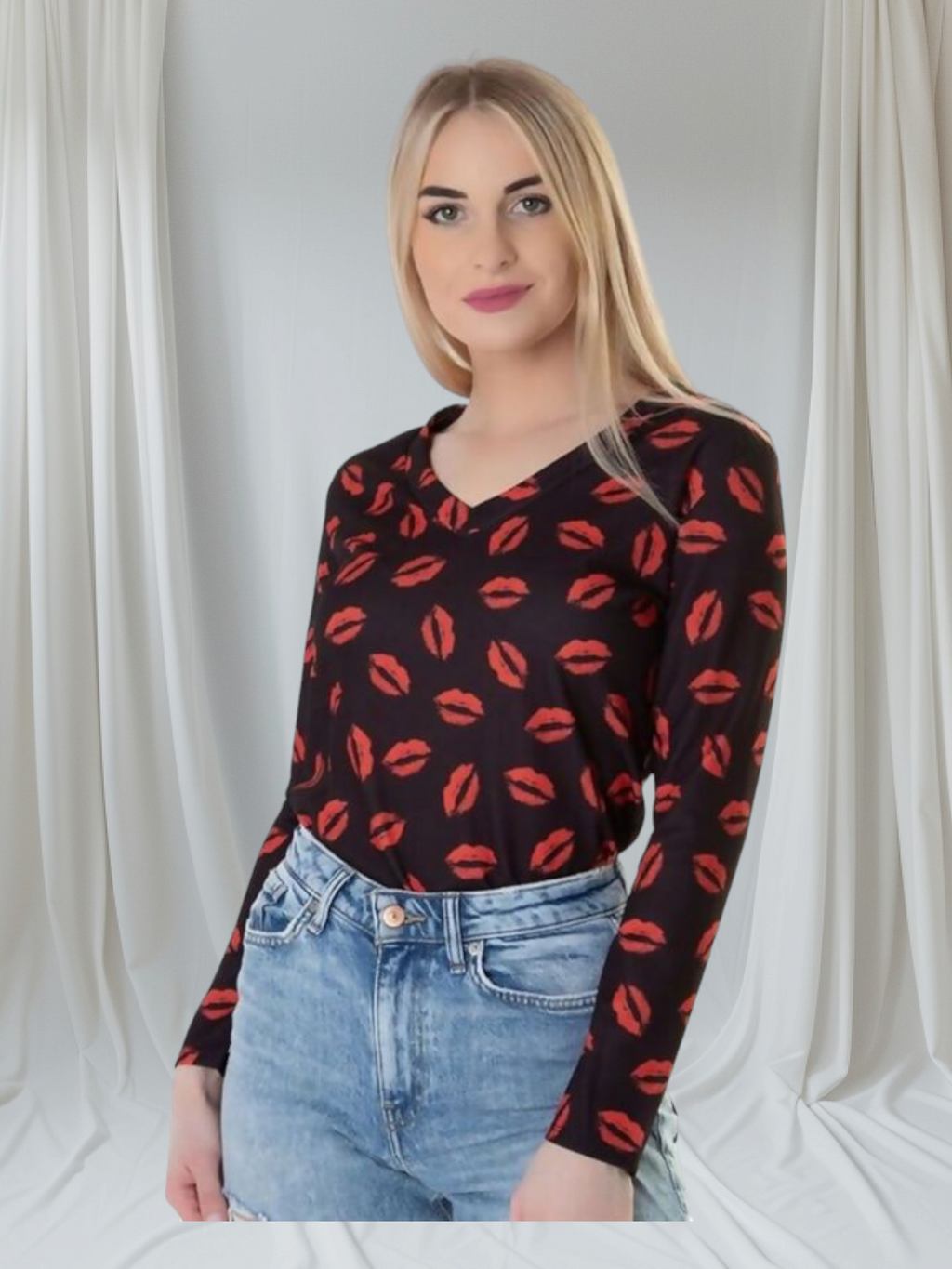 Ladies Black Top T Shirt With contrast LIPS print Long Sleeves Size 8, 10, 12