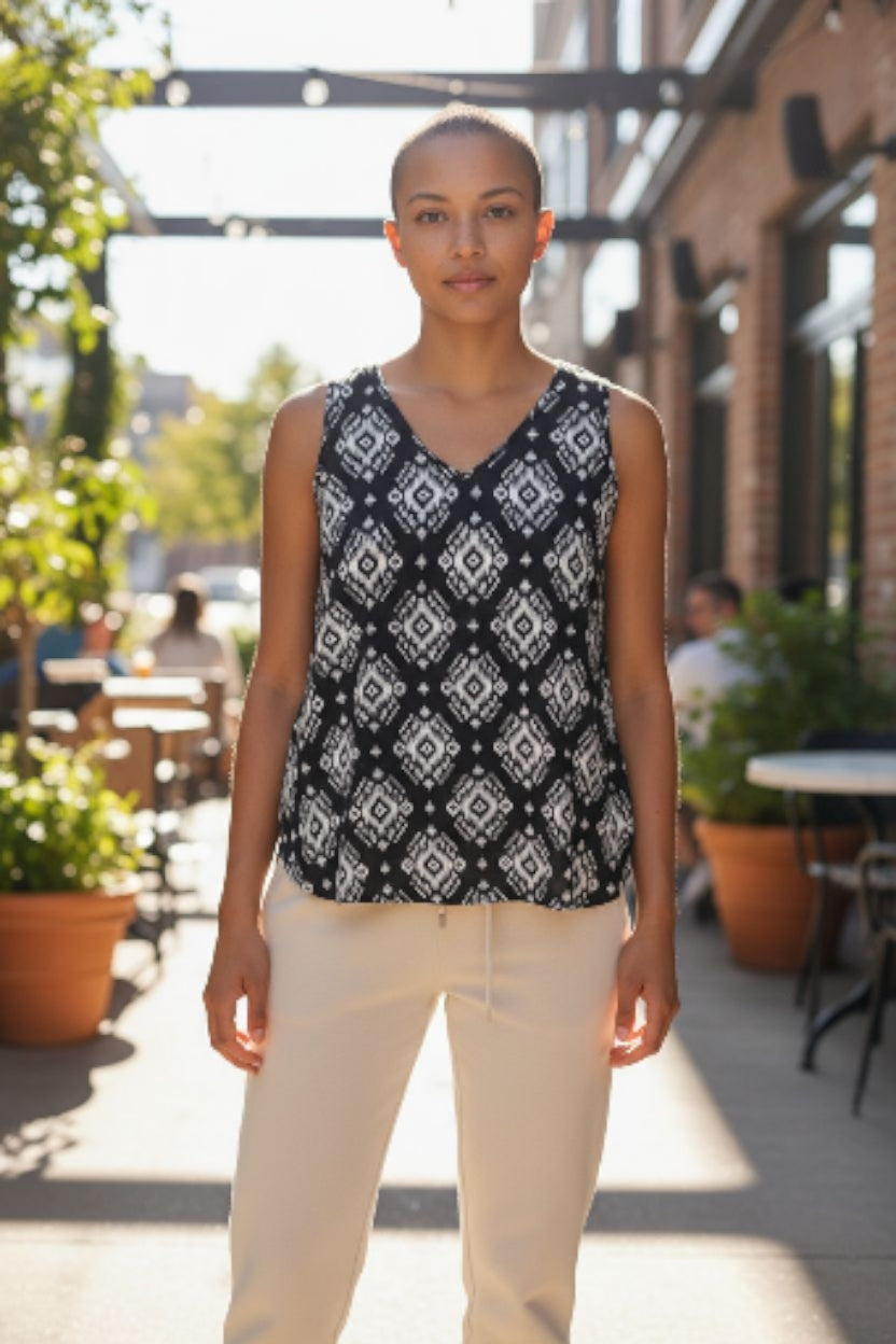 Ladies vest top/tank top black & white Plus Size 18/20 ( 44" ) 100% polyester