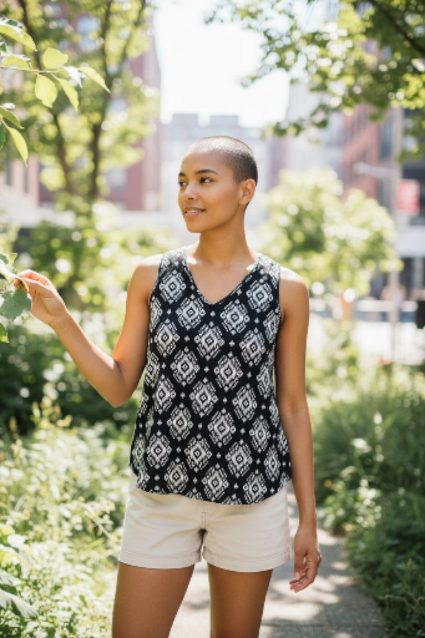 Ladies vest top/tank top black & white Plus Size 18/20 ( 44" ) 100% polyester