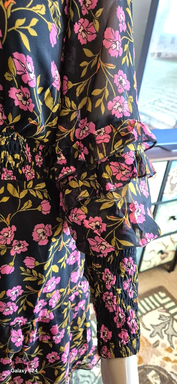 Ladies Dress floral v neck with frills, lined size 10 ruched elasticated waist